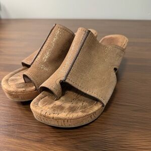 Donald Pliner‎ Gyer Platform Cork Wedge Distressed Metallic Suede Sandal Sz 7